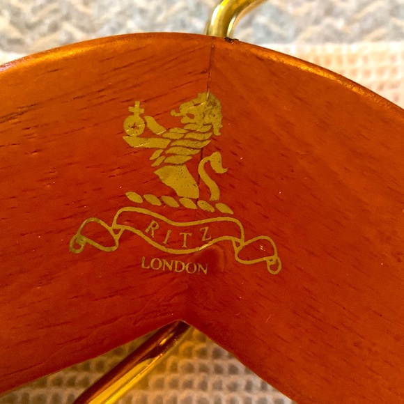2 wooden hangers from Ritz London - Picture 2 of 4